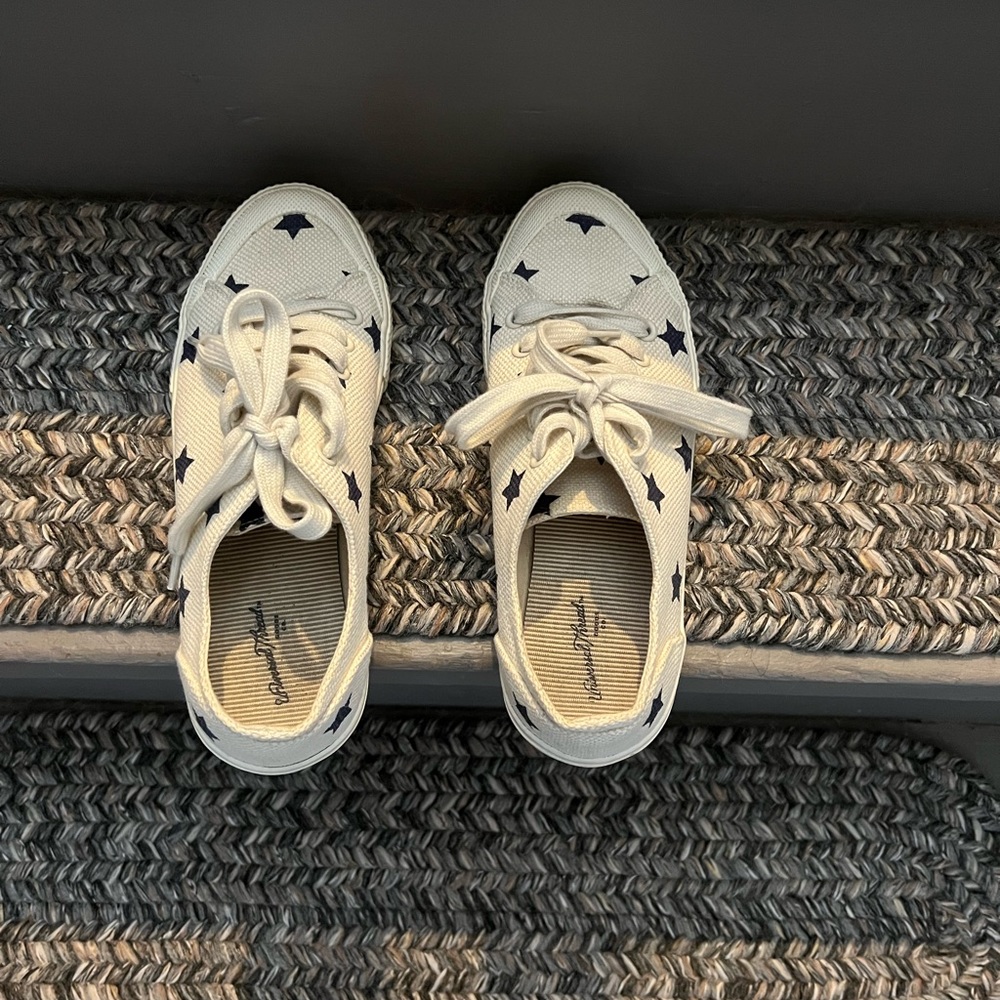 Sneakers - Picture 3 of 4